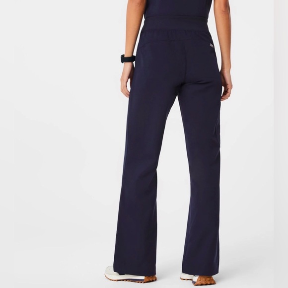 FIGS Isabel High Waist Wide Leg Scrub Pants M EUC 8 Pocket 1001566R - Picture 4 of 14
